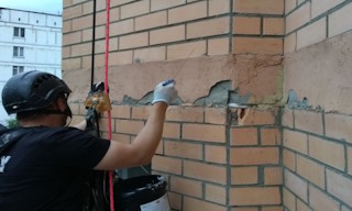 Обследование фасада здания в Полевской в октябре